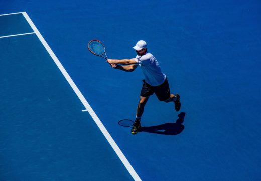 christopher burns 200321 520x361 - Comment prévenir le tennis elbow ou l'épicondylite?