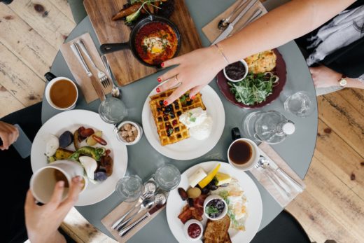 ali inay 9858 unsplash 520x347 - Les bienfaits physiques et psychologiques du petit-déjeuner le matin